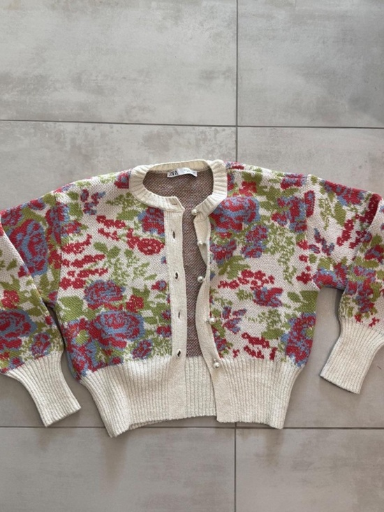 Zara Sweaters - ZARA floral jacquard pearl button cardigan in ivory